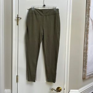French Laundry Capris Leggings Size L 35” length. Olive green decorative bottom